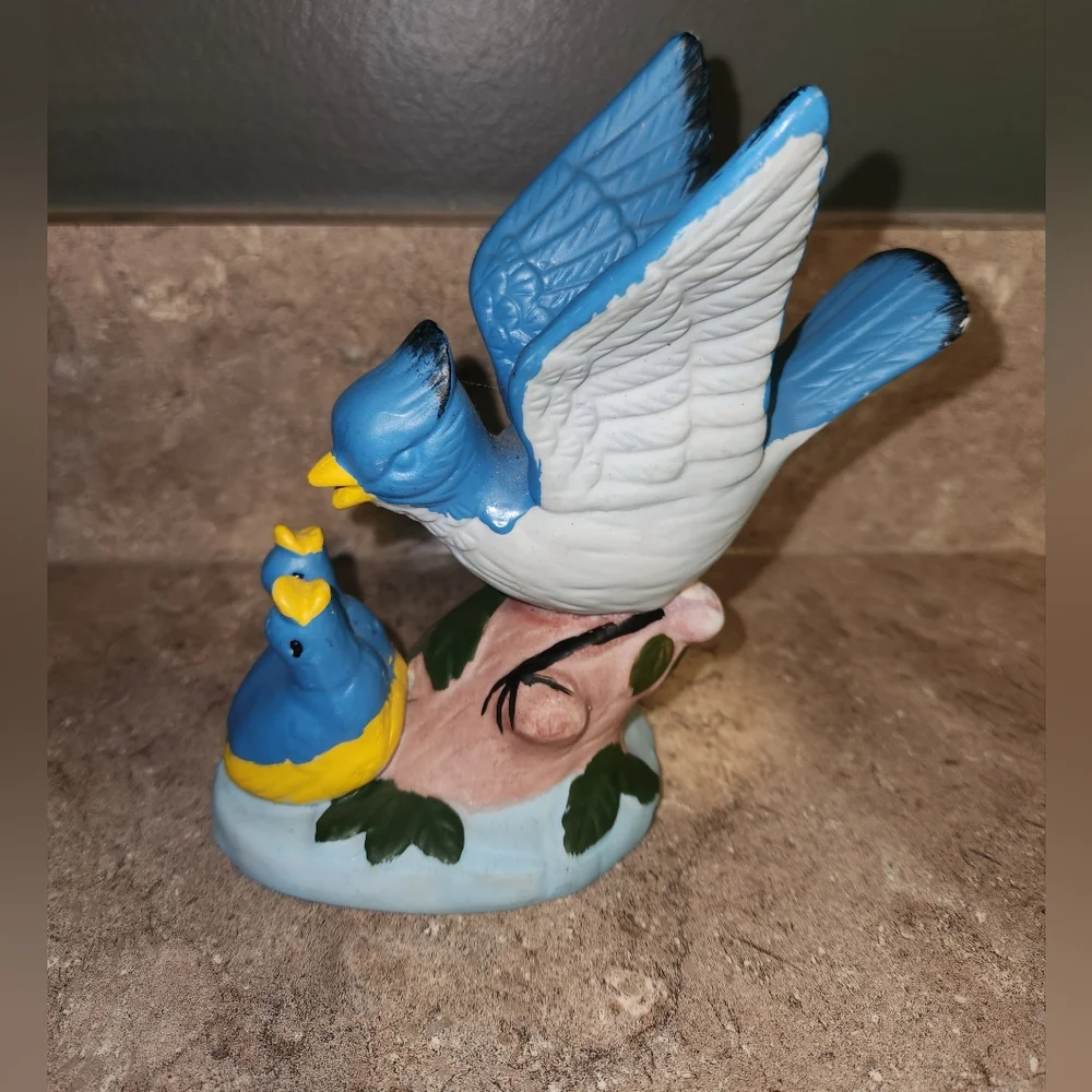Vintage Unmarked Bluebird‎ With Babies Figurine